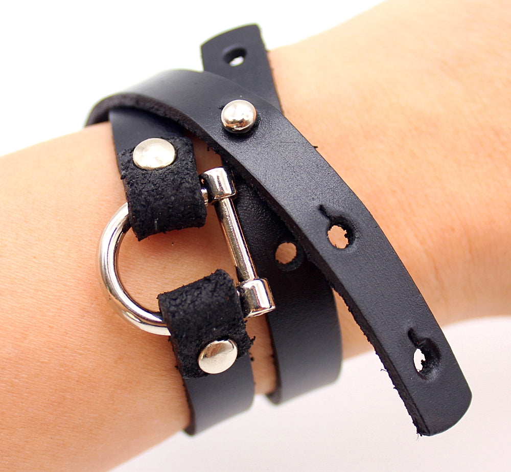 Handmade leather choker necklace with pendant