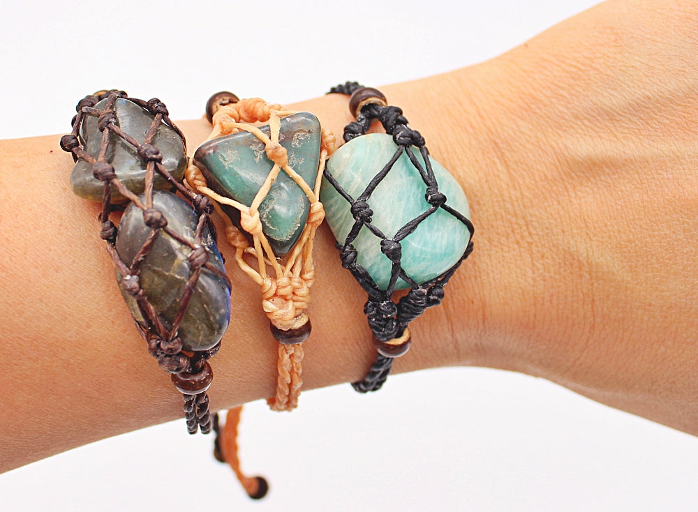 Handmade interchangeable macramé cage bracelet without stone